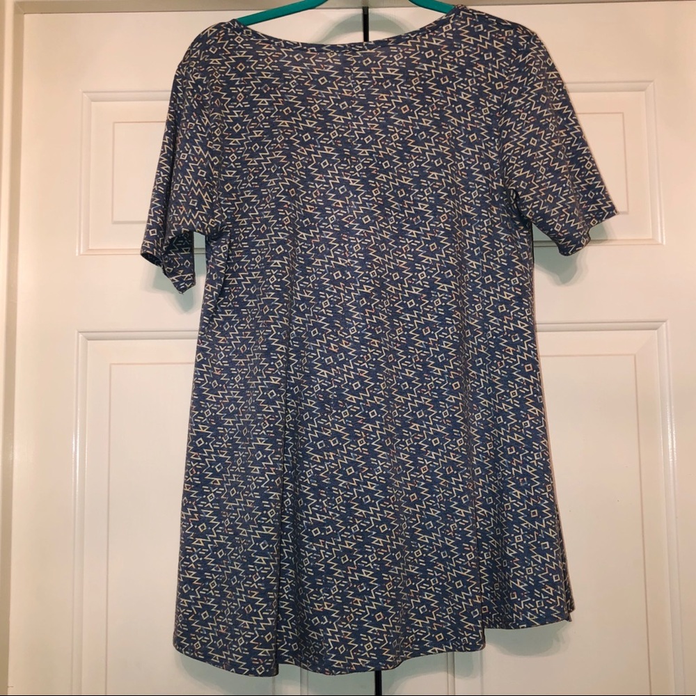 ✨2/$20✨LulaRoe • Tee - Picture 3 of 4